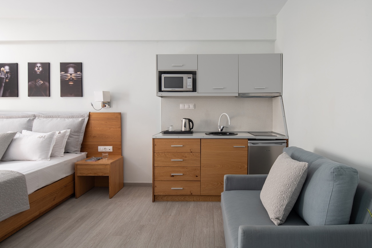 Tiara Holidays - Leon Villas - Deluxe Studio - kitchen